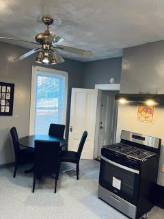 Quiet Two Bedroom in Convenient Location - 5