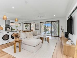 Urbanstayz - Upper Lvl Boyd-3 Bedroom Sunny Coastal - 0