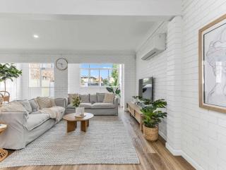 Pet Friendly- Sunny Coastal Home - Lower Level - Tweed Heads - 0
