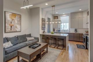 5 min Uber to downtown - 2 car gargage - Rooftop - 9