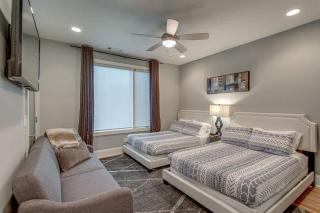 5 min Uber to downtown - 2 car gargage - Rooftop - 7