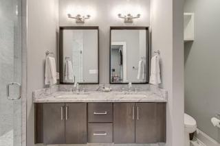 5 min Uber to downtown - 2 car gargage - Rooftop - 6