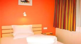7 Days Inn Luoyang Wangcheng Park Metro Station - Luoyang - 3