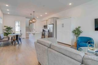 Enchanting Escape -Side-by-Side Luxury Nash Homes - Nashville - 4