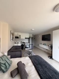 Millennial Minimalist haven - Durban - 0