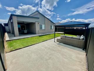 Spacious Holiday Home - 500m from the Beach! - St Leonards - 5