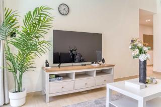 PVH - Cosy 2BR Plus Study - Binghatti Crescent - 4