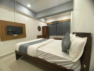 HOTEL O KING PALACE - Ahmedabad - 0