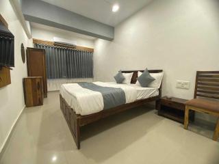 HOTEL O KING PALACE - Ahmedabad - 4