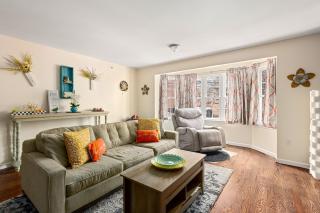 Newark Gem Ruby 3BR, 3BA - Sleeps 12 - Walk to Prudential Center and Newark Penn Station, Near EWR and American Dream Mall, includes Parking - WiFi - Laundry - Backyard - Gym - Newark - 9
