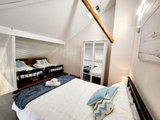 Ocean Breeze Loft Villa With Pool, Tennis Court & Playground! - Mandurah - 9