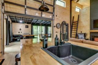 2 Cabins side by side - Sleeps 9 Perfect for 2 fa - Cosby - 1