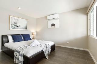 Prime Location, Views & Sunsets, Walk to Hastings - 2