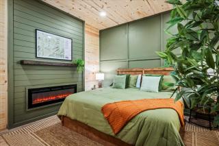 Dollys Retreat & The Greenhouse - 450ft to trails - 5