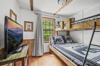 Outdoor Paradise on the Creek - Jacuzzi - Stocked - Cosby - 4