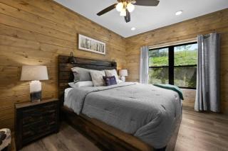Fall Getaway at Smokey Blues Cabin - Indoor Pool - Pigeon Forge - 2