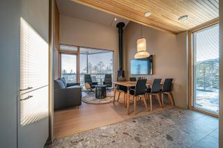 Peak Chalet by Aavalevi Holidays, Ski-in Ski-out, Mountain View - 2
