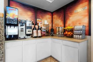 Ramada by Wyndham SeaTac Airport North - Seattle - 3