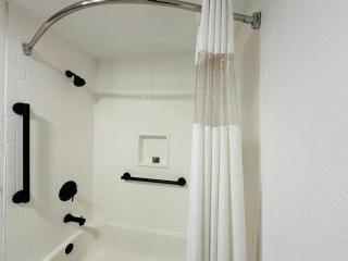 Country Inn & Suites by Radisson, Canton near Hall of Fame - Canton - 4