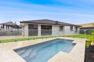 Coastal Retreat with Pool Alfresco & Family Comfo - Secret Harbour - 0