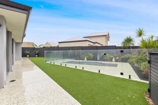 Coastal Retreat with Pool Alfresco & Family Comfo - Secret Harbour - 6