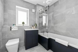 Stunning Detached Property - Cambridge - 8