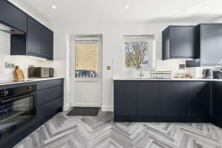 Stunning Detached Property - Cambridge - 5