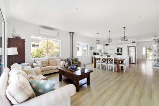 Caroline's Beach House by Experience Jervis Bay - 0