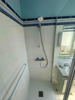 Seafront flat with indoor pool with stunning views - 1