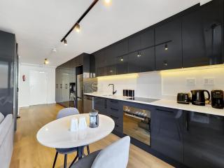 Newlands Peak Modern 1BR - Pool Gym Workspaces - 7