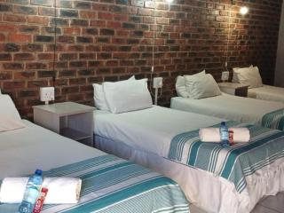 Bostons Lodge & Restaurant - Jan Kempdorp - 7