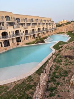 Luxury 3 Bed Apartment with Large Outdoor Pools and Gardens - Qala - 2
