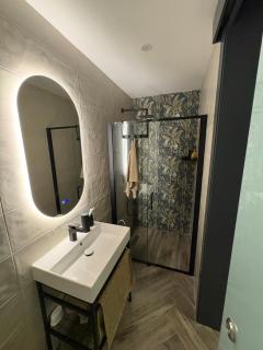 Luxury 3 Bed Apartment with Large Outdoor Pools and Gardens - 3