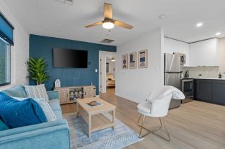 Biltmore 2BR Bungalow #4 - Workspace, Free Parking, Laundry, Patio! - Phoenix - 0