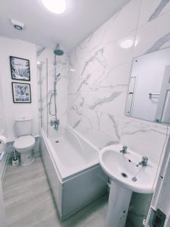 2 bed house, Rogerstone, Newport - 3