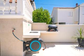 Villa Mia - Moderne Oase mit Meerblick und Pool - Vodice - 2