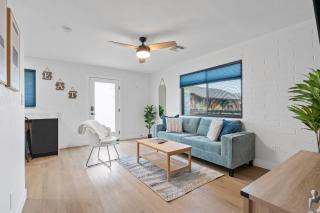 Biltmore 2BR Bungalow #4 - Workspace, Free Parking, Laundry, Patio! - 1