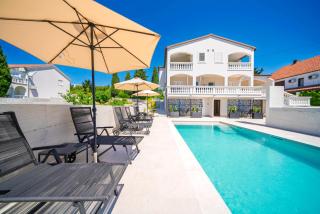 Villa Mia - Moderne Oase mit Meerblick und Pool - Vodice - 8
