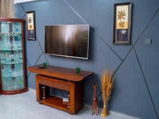 Trendy Serviced 1Br Retreat, City Views - 8