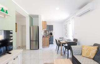 2 Bedroom Gorgeous Apartment In Vinisce - Vinišće - 3