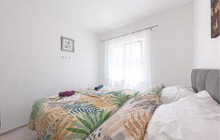 2 Bedroom Gorgeous Apartment In Vinisce - 1