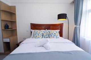 Modern 1BR and SQ, Homey Comfort - 5