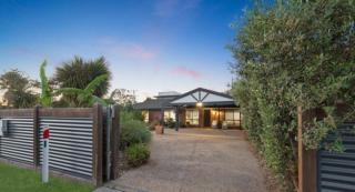 Aquawaters Beach House - 5 min walk to beach - Safety Beach - 9