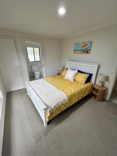 Aquawaters Beach House - 5 min walk to beach - Safety Beach - 8