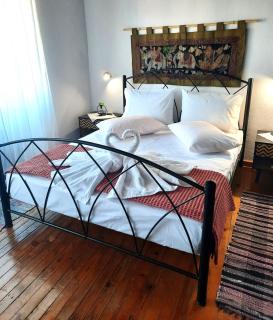 Adamantia's Home - Glossa - 1