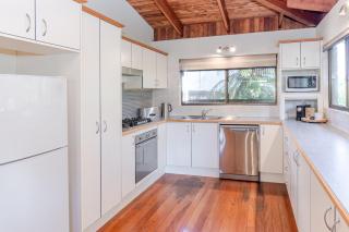 Buderim Lodge - Family Fun in Heart of Sunshine Coast With Pool & Separate Studio - Buderim - 3