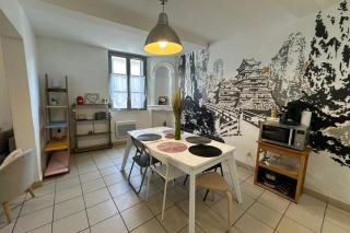 The Triplex- 3 bedrooms in the escutcheon! - 9