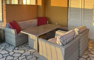Gorgeous Apartment In Banjol - Banjol - 1