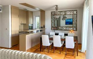 Gorgeous Apartment In Banjol - Banjol - 6