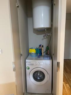 Green Leaf Apt in Diamond of Skopje with Free Parking, Private Yard and Private park access - Escópia - 3